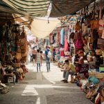 Marché artisanal au Maroc