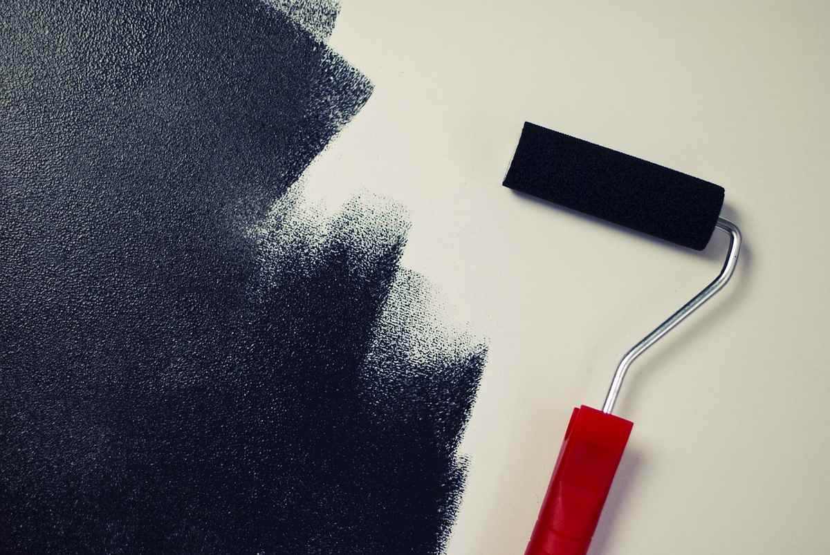 Peindre un plafond sans tout salir : la préparation fait gagner la journée Peindre un plafond sans tout salir : la préparation fait gagner la journée